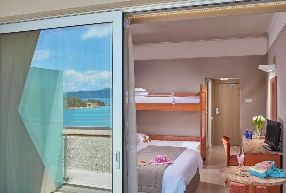 AKS Hinitsa Bay Hotel Οικογενειακό standard δωμάτιο με κουκέτα και θέα θάλασσα