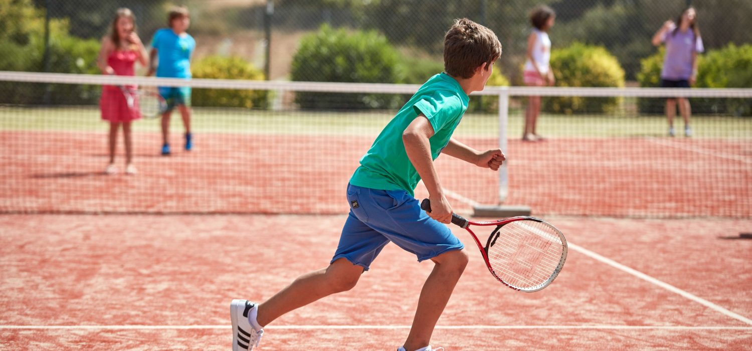TENNIS IN GREECE Μία μοναδική εμπειρία τένις φιλοξενείται αυτό το καλοκαίρι στο AKS Hinitsa Bay!