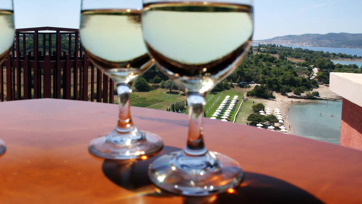 Το μοναδικό AKS Hinitsa Bay Hotel στο Πόρτο Χέλι